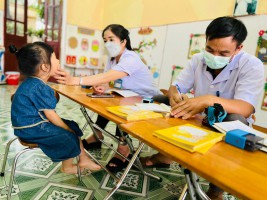 TRƯỜNG MN KỲ LONG PHỐI HỢP TRẠM Y TẾ KHÁM SỨC KHỎE ĐỊNH KÌ CHO TRẺ