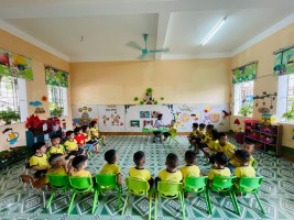 TRƯỜNG MẦM NON KỲ LONG PHỐI HỢP VỚI TRẠM Y TẾ CHO TRẺ UỐNG THUỐC TẨY GIUN