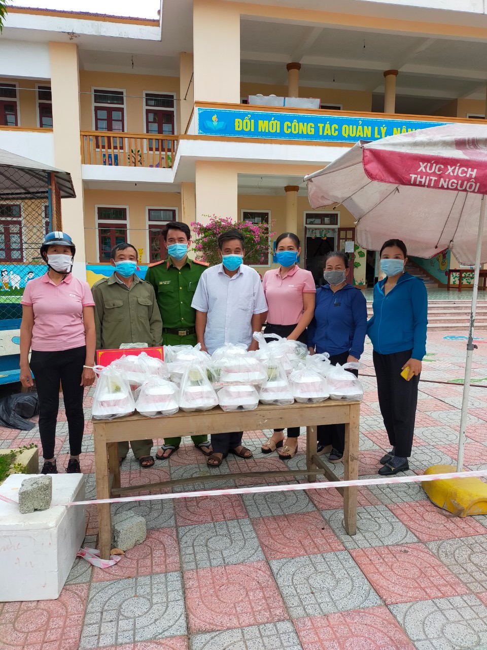 TRƯỜNG MẦM NON KỲ LONG VỚI HOẠT ĐỘNG NẤU CƠM " TRAO GỬI YÊU THƯƠNG" TRONG CÔNG TÁC PHÒNG CHỐNG DỊCH COVID-19